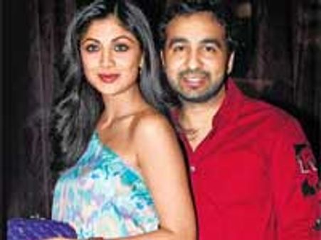 Shilpa ignores Akshay for the Diwali party