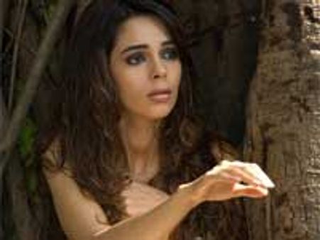 Hisss highlights: Mallika from kissing to hissing