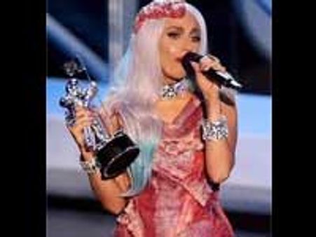 Lady Gaga’s meat dress is a magnet for flies: butchers