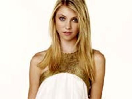 Taylor Momsen flashes boobs during NYC gig