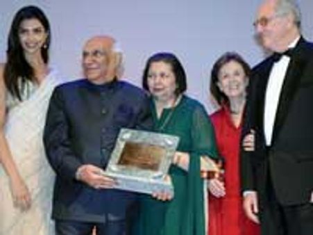 Yash Chopra gets the Swiss Ambassador’s Award 2010