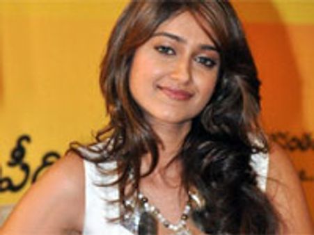 Ileana gears up for Shankar's 3 Rascals
