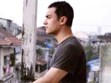 Aamir backs out; Kiran Rao to lead Dhobi Ghat