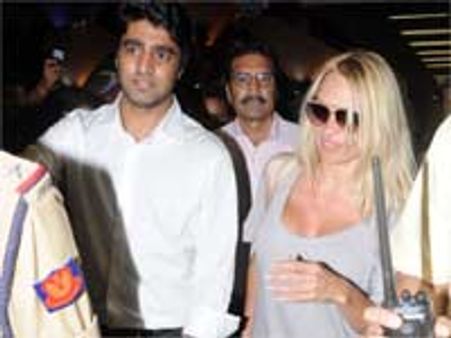 Pamela reaches Mumbai to enter Bigg Boss 4