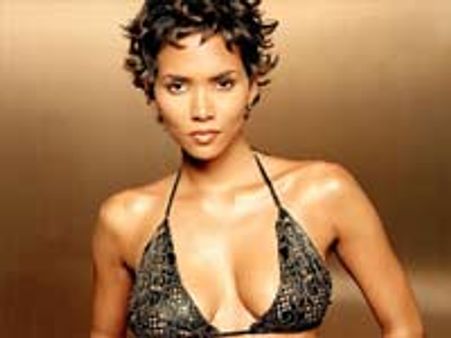 Halle Berry's wet armpits shocks viewers