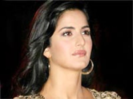 Katrina Kaif drops clothes inTMK