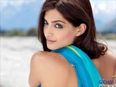 Sonam wants Bipasha's sexy long legs