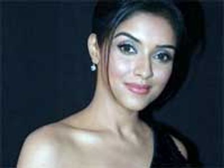Asin has no steamy scene with Salman