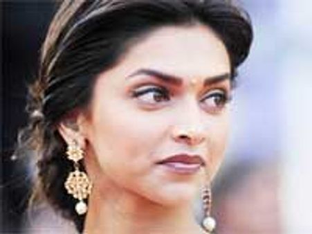 Deepika wishes to gift condoms to Ranbir