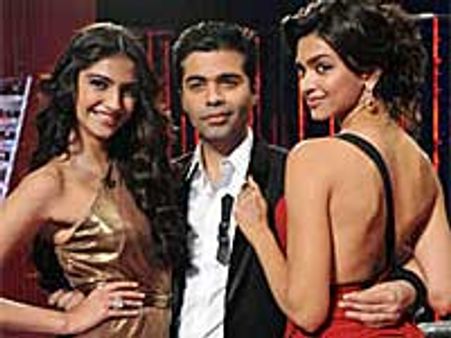 Deepika, Sonam's giggles on KWK irks Ranbir