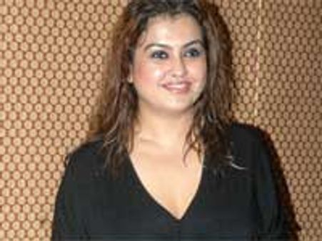 Actress Sona sports a wild look!