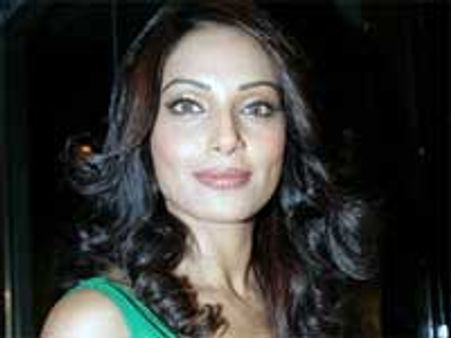 Bipasha tired of beau John?