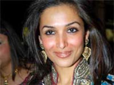 Malaika to judge Jhalak Dikhla Jaa 4 with Madhuri