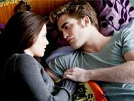 Robert Pattinson opens up about kissing scene with Kristen Stewart