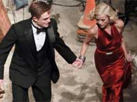 Pattinson, Witherspoon locked in loving embrace!