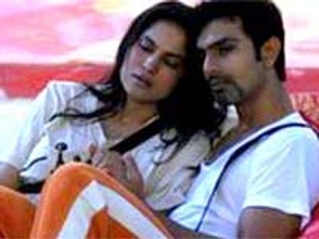 Ashmit Patel fed up with Veena Malik?