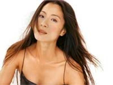 Michelle Yeoh planning to play Aung San Suu Kyi