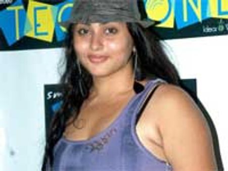 Namitha excited about her new avatar in Ilaignan