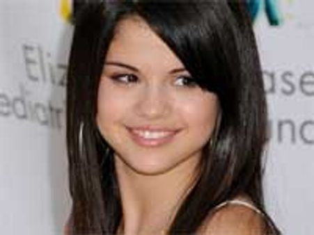 Selena Gomez not dating Justin Bieber