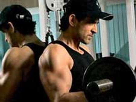 Hrithik sings with Farhan and Abhay Deol