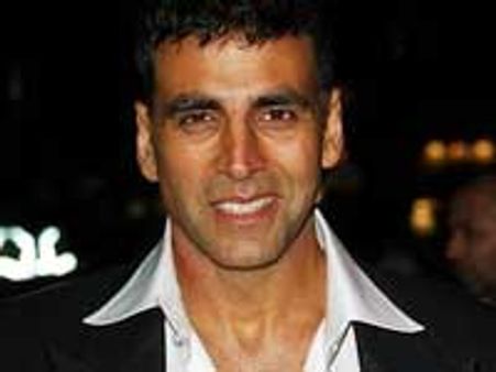 Akshay saves a girl at TMK promotional event