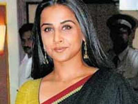 Vidya Balan gifted diamond ring by fan