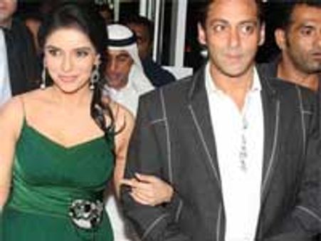 Salman marries Asin secretly