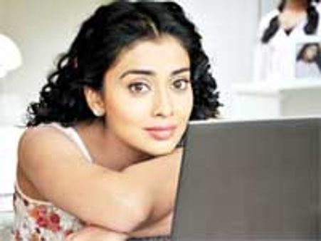 Shreya Saran finds intelligent question from Twitter!