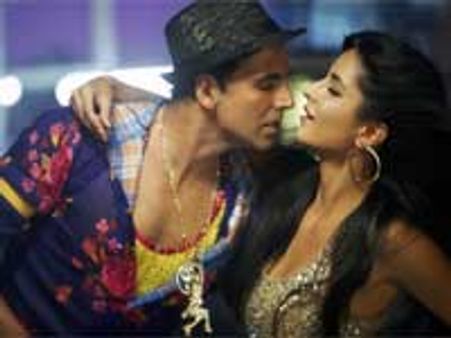 Celebrity galore at Tees Maar Khan screening in Pakistan