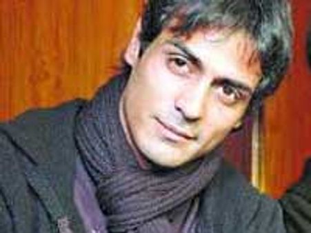 Arjun Rampal turns pricey, loses Housefull 2