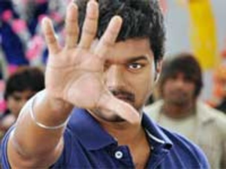 Vijay's Kaavalan is in troubled waters again