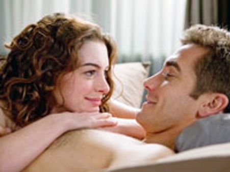 Anne Hathaway finds it hard to play seductress