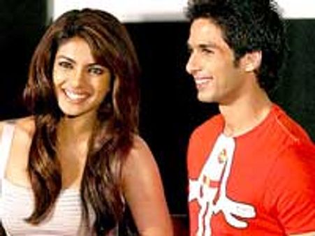 Priyanka has no time for Shahid on New Year