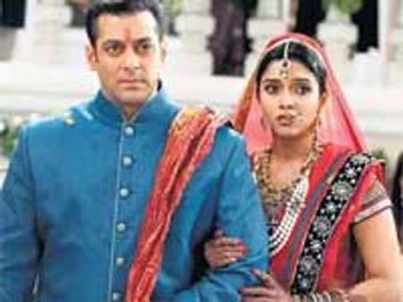 Salman gets protective about Asin