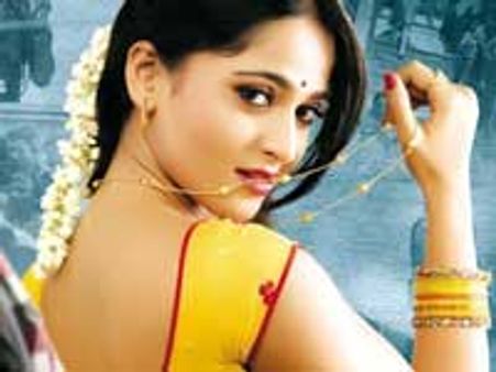 Anushka Shetty spotted partying with Naga Chaitanya