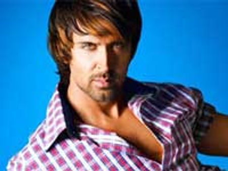 Hrithik Roshan mobbed in Dubai