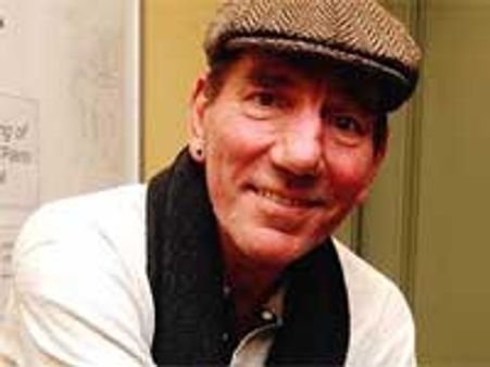 British actor Pete Postlethwaite dies of cancer