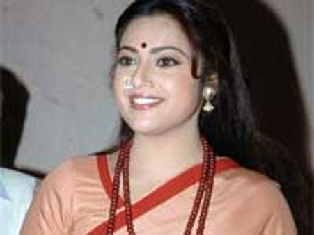 Meena invites Rajinikanth to baby naming ceremony