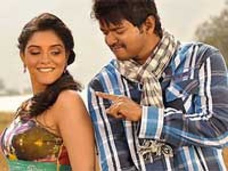 Vijay's Kaavalan gets a clean chit