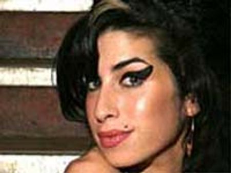 Amy Winehouse in love with a barman?
