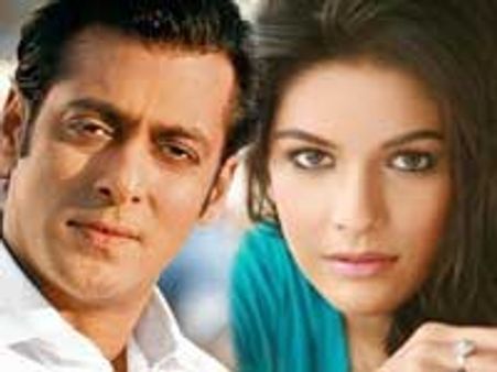 Pooja Gor meets her dream man Salman Khan