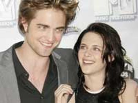 Golden Globes: Pattinson and Stewart's fight on!