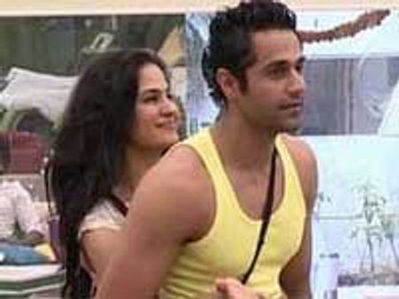 Veena-Hrishant caught making out in a car?