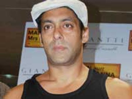 Salman Khan ignores Vivek in public