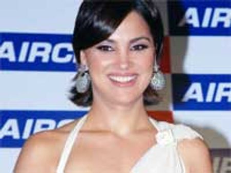 Lara Dutta turning shoe designer