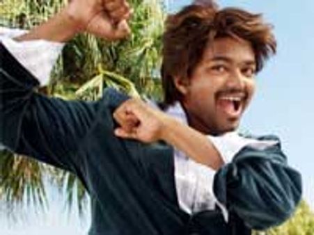 Vijay's Velayudham releasing on his birthday