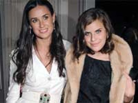 Demi Moore, daughter Tallulah show off sexy figures!