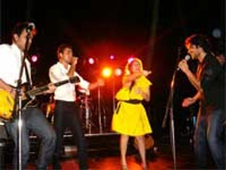 Imran get musical gift from wife Avantika on B'day