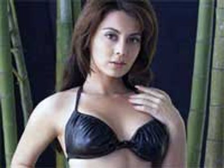 Minissha Lamba joins Akshay in Joker