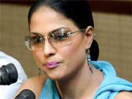 Veena Malik calls off her engagement